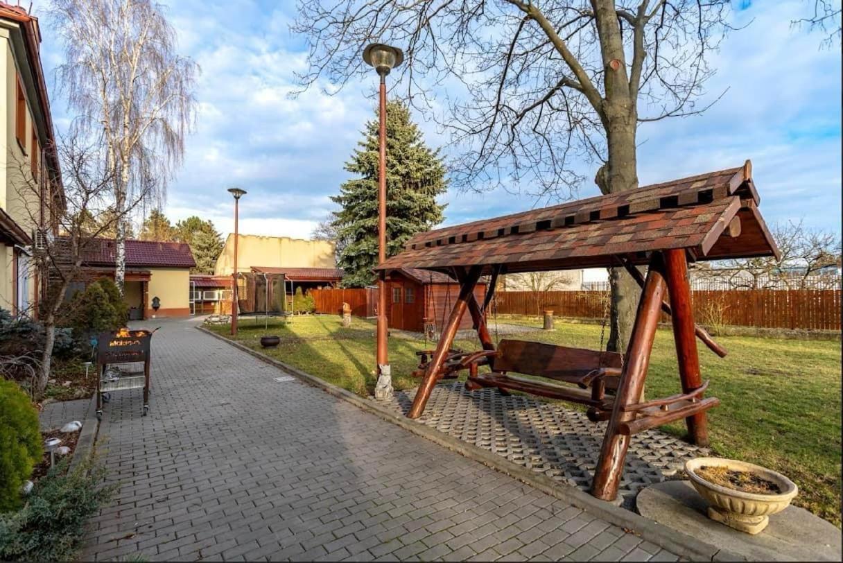 Penzion U Cisarske Cesty Drzovice Exteriör bild
